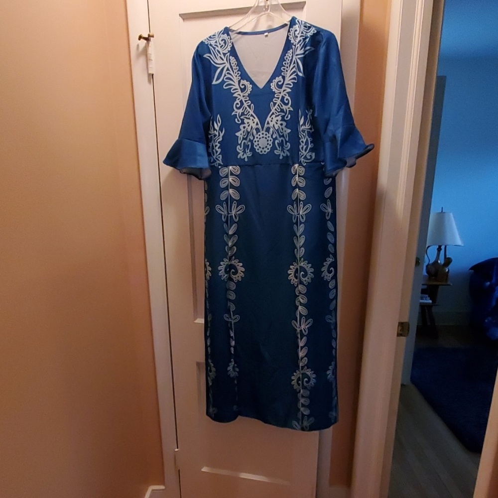 Women's Robe - Picture 2 of 7